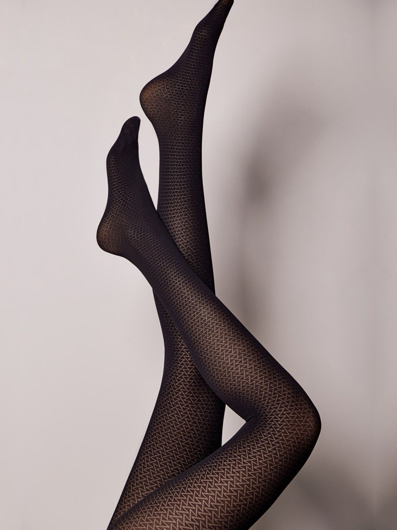 GRAPHIC 50 den z geometrijskim vzorcem hlačne nogavice