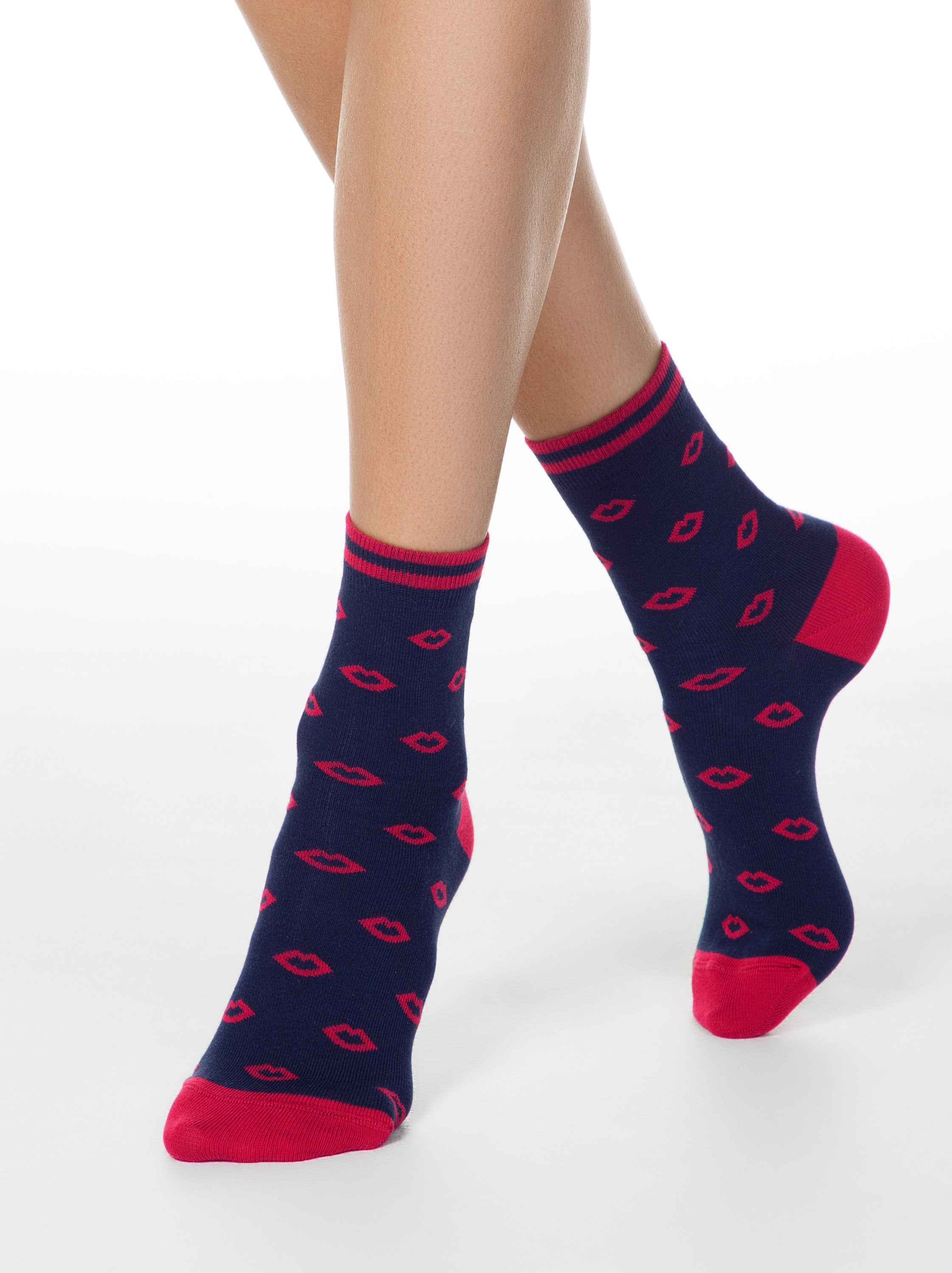 Ženske pisane bombažne nogavice v temno modri barvi z zanimivimi vzorci Conte Kiss