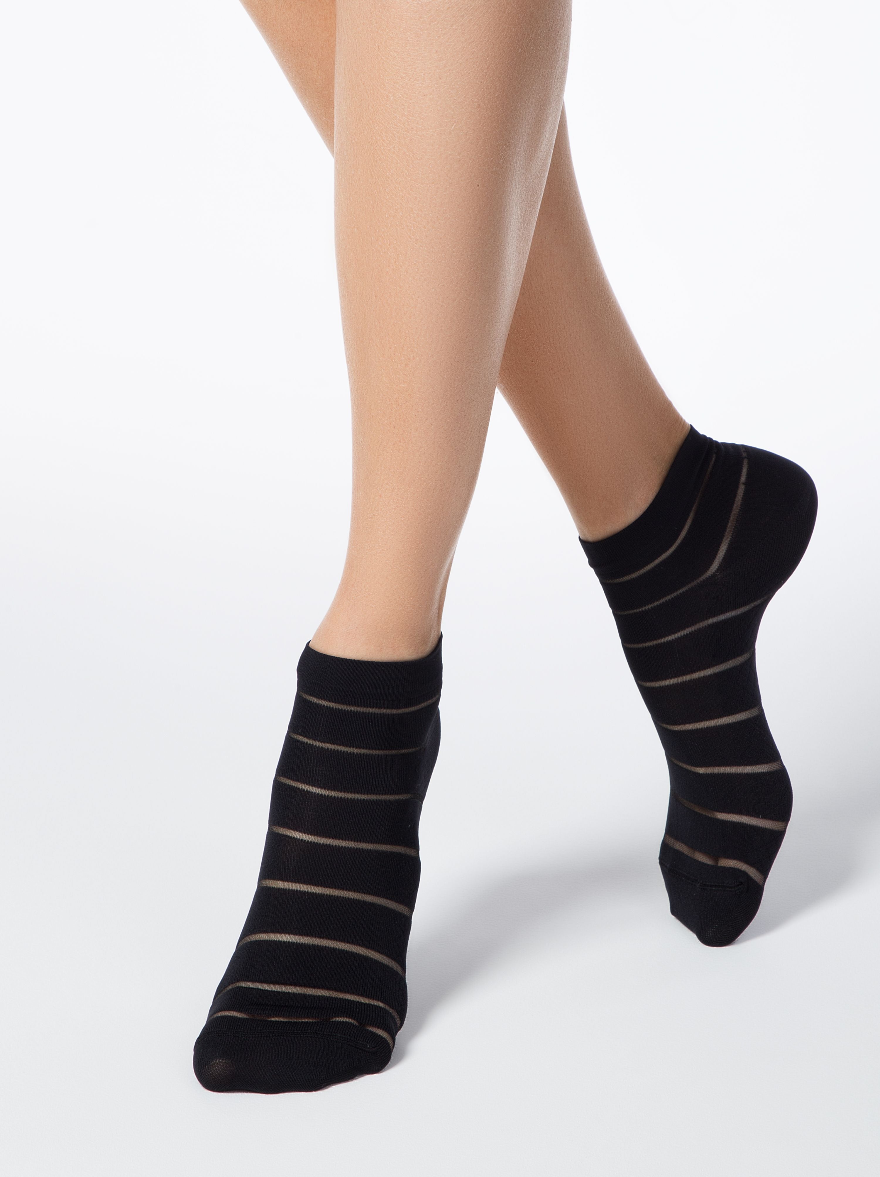 Modne ženske kratke nogavice črtaste s prosojnimi črtami črne Conte Elegant Lycra